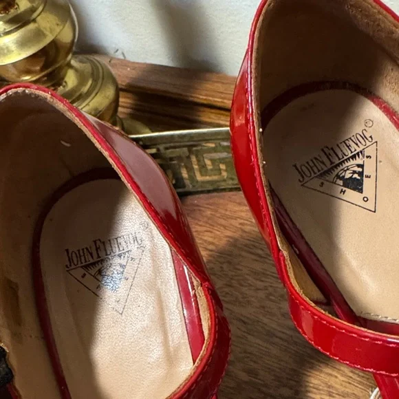 John Fluevog POSER
LILY ROSE
D’ORSAY MARY JANE HEEL Heart Shoes - Picture 5 of 12